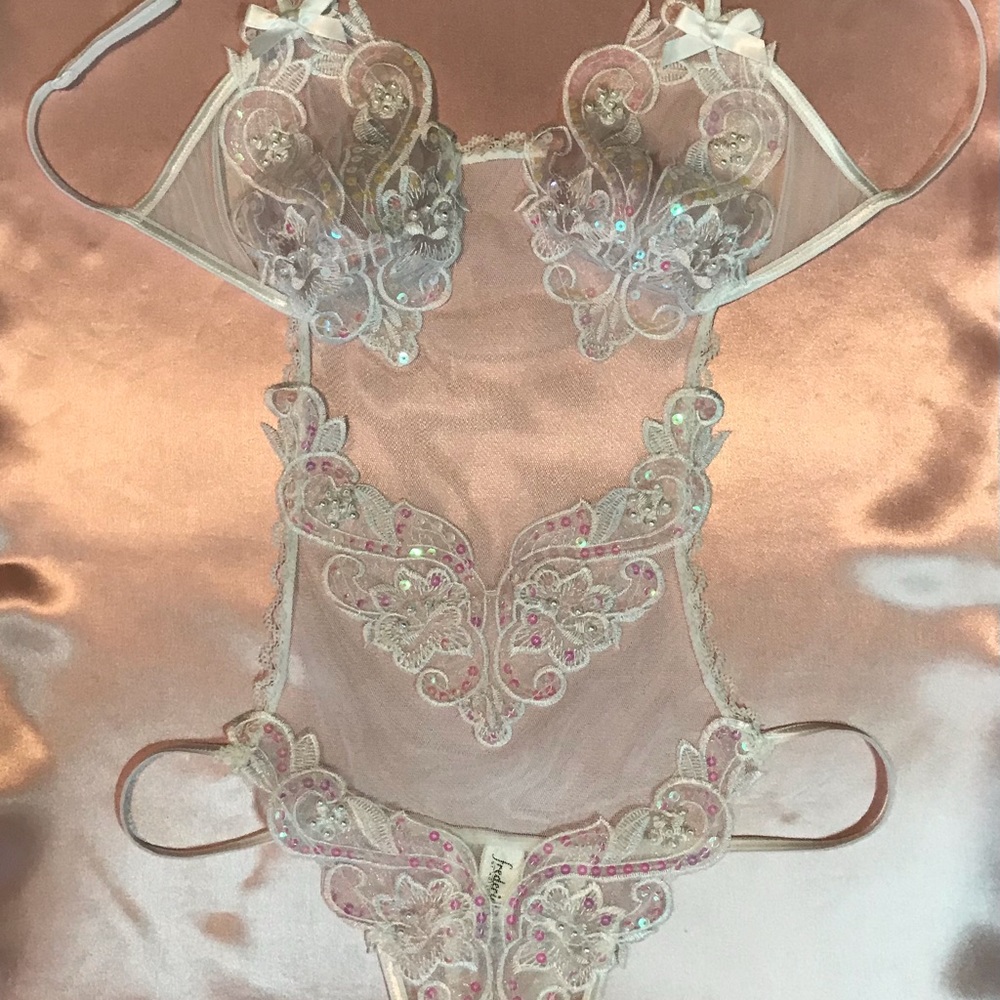 Frederick’s of Hollywood Teddy White Mesh/Lace with Sequins/Faux Pearls L NWB